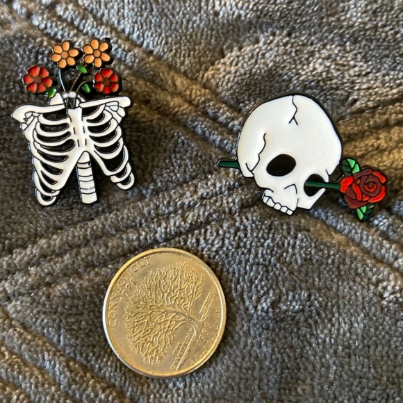 Skeleton and Flower Bouquet Pin - Picture 5 of 6